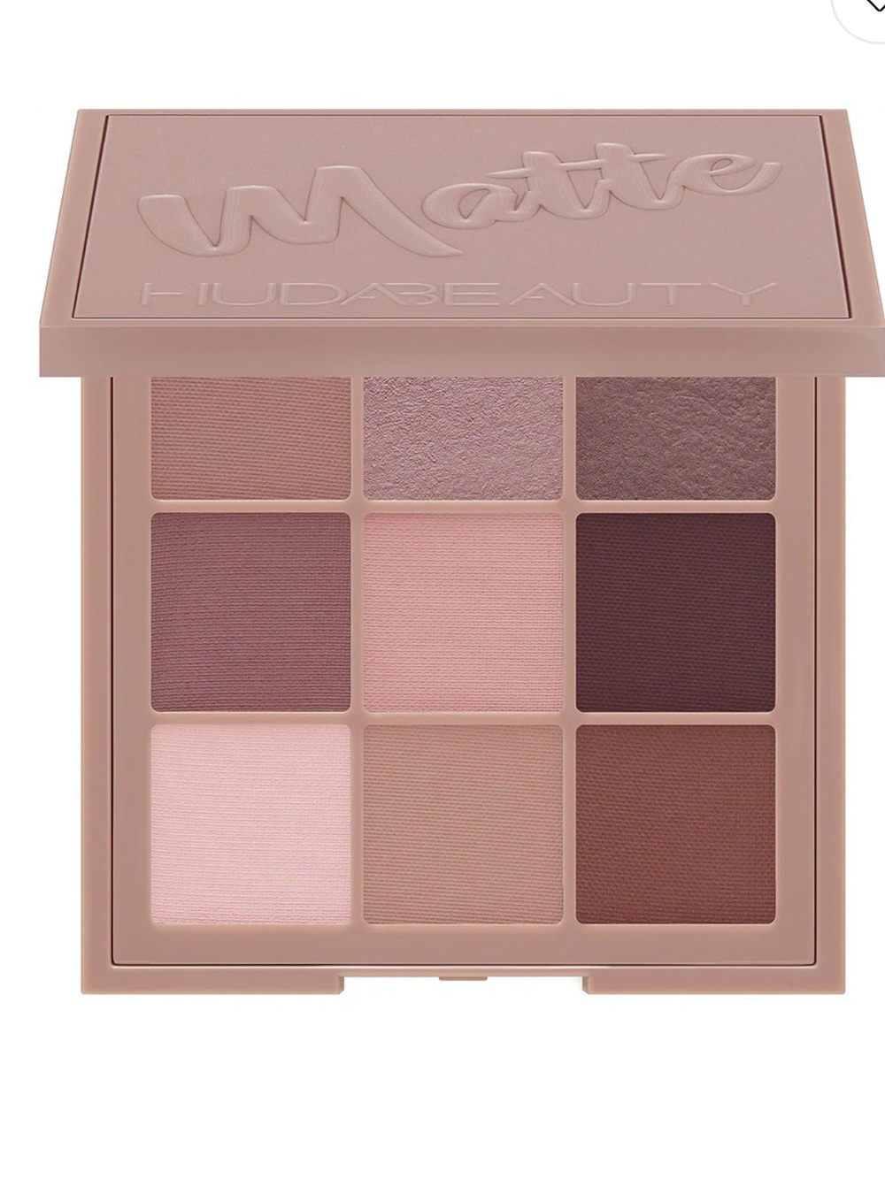 HUDA BEAUTY Matte Eyeshadow Palette — Pink, Mauve & Taupe Neutrals